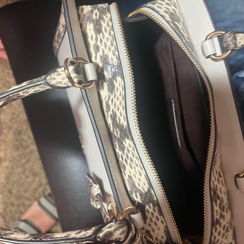 Coach snake skin Cream and Gold Logo Handbag brand new - Picture 5 of 9